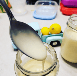 Spponfull of lemon curd.